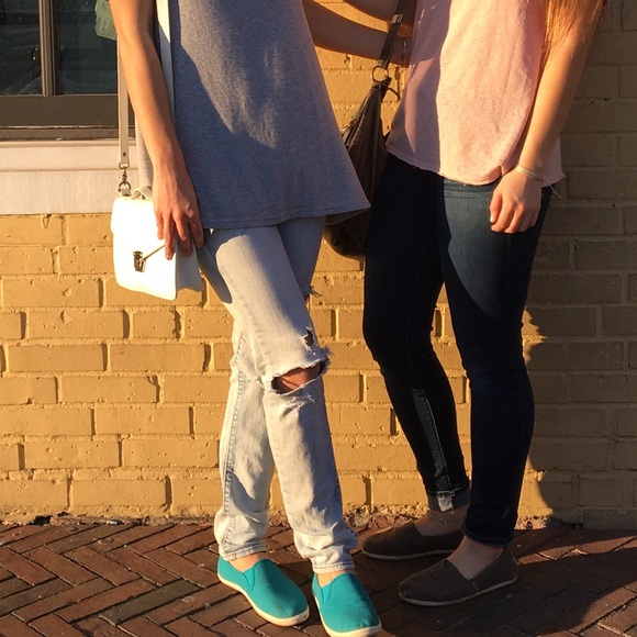 AE light wash distressed jeans - Picture 8 of 8